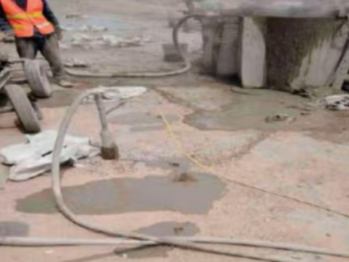 曲松水泥混凝土路面板底注浆技术 路面脱空注浆整治方案