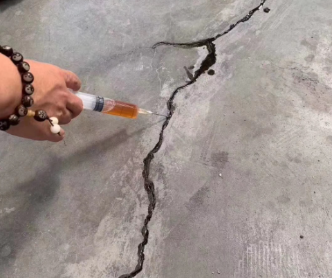 曲松混凝土裂缝修补技术详解​